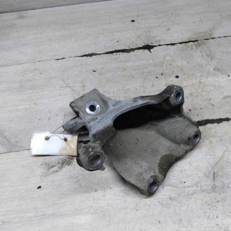 kronstein-krepleniia-dvigatelia-pravyi-audi-a6-c6-art-107441-big-0