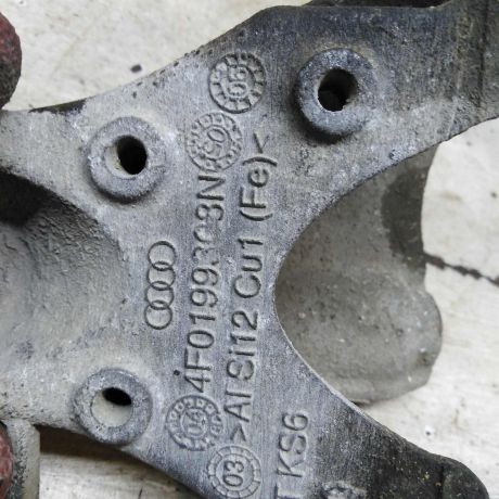 kronstein-krepleniia-dvigatelia-pravyi-audi-a6-c6-art-107441-big-1