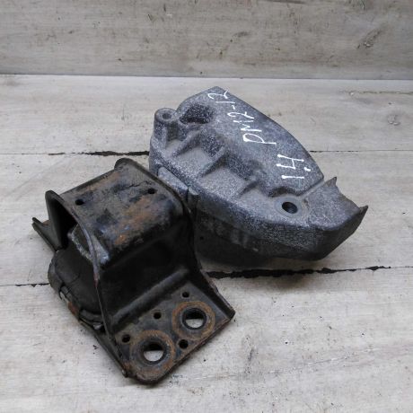 opora-dvigatelia-verxniaia-pravaia-kronstein-renault-megane-ii-art-109195-big-0