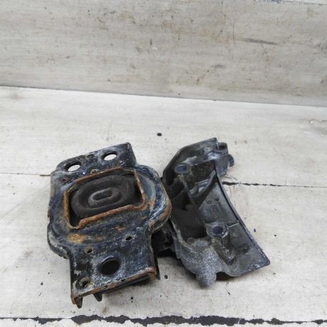 opora-dvigatelia-verxniaia-pravaia-kronstein-renault-megane-ii-art-109195-big-1