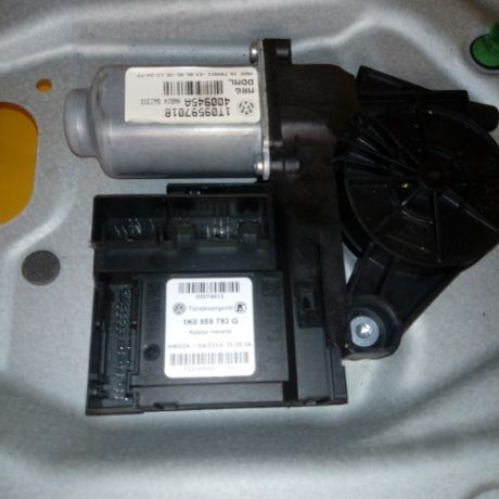 perednii-levyi-elektriceskii-steklopodieemnik-stekla-volkswagen-touran-2005-art-5292-big-1