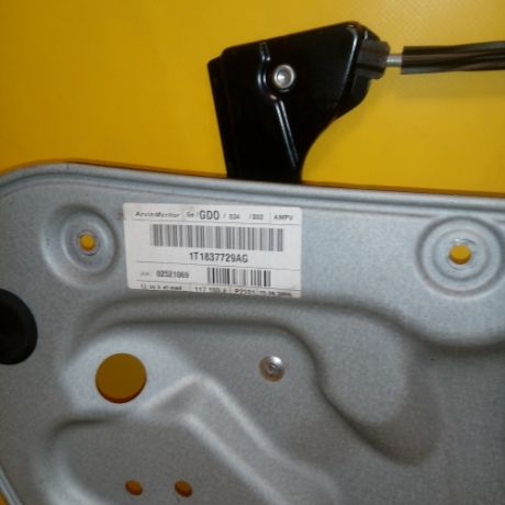 perednii-levyi-elektriceskii-steklopodieemnik-stekla-volkswagen-touran-2005-art-5292-big-2