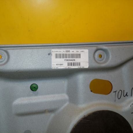 zadnii-pravyi-steklopodieemnik-mexaniceskii-volkswagen-touran-2005-g-art-5298-big-1