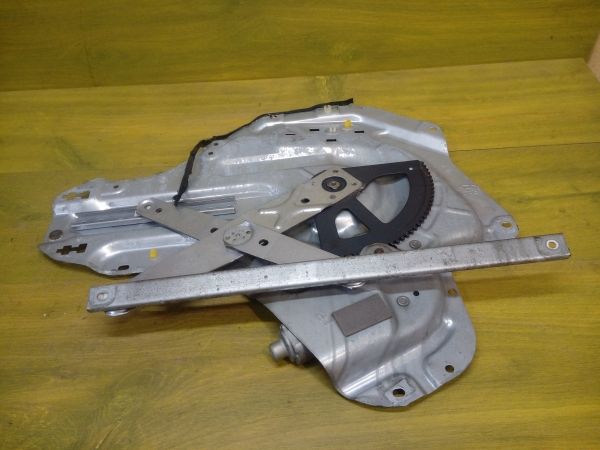 steklopodieemnik-elektriceskii-hyunday-steklopodieemnik-zadnii-pravyi-elantra-3-2003-god-art-12469-big-1