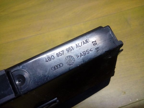 pepelnica-peredniaia-audi-prikurivatel-a6s5-olroud-02g-art-12496-big-2