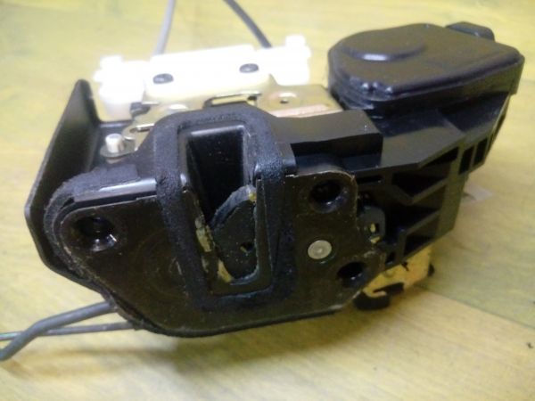 zamok-dveri-hyunday-perednei-levoi-elantra-3-art-12571-big-2