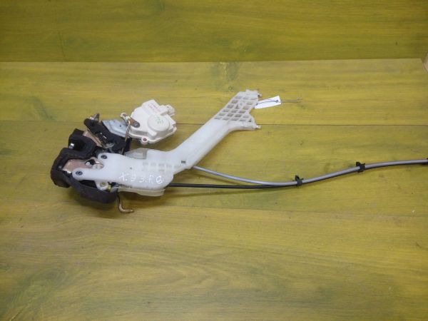 zamok-dveri-hyunday-zadnii-pravyi-elantra-2002-god-vypuska-sedan-art-12666-big-0