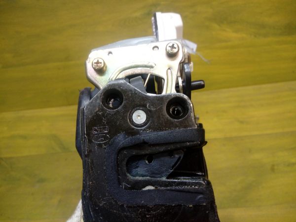 zamok-dveri-hyunday-zadnii-pravyi-elantra-2002-god-vypuska-sedan-art-12666-big-3