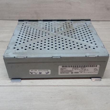 blok-upravleniia-magnitoloi-audi-a6-c6-art-13209-big-1