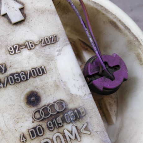 datcik-urovnia-topliva-audi-a8-d2-art-18813-big-2