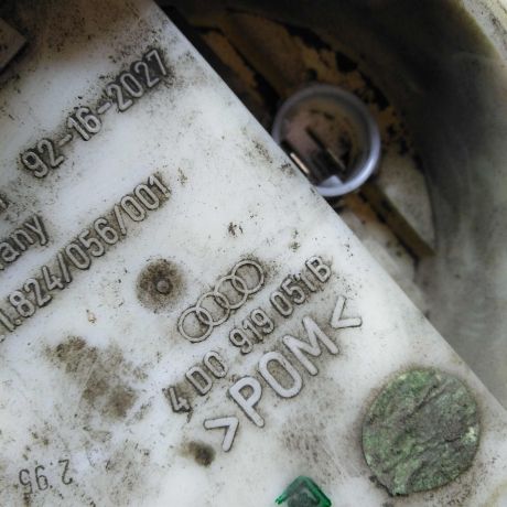 zabornik-s-datcikom-urovnia-topliva-audi-a8-d2-art-24409-big-2