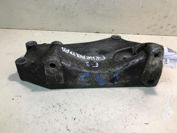 kronstein-krepleniia-generatora-kondicionera-volkswagen-golf-3-art-28171-big-1