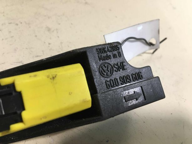 datcik-airbag-podusek-bezopasnosti-volkswagen-golf-4-art-28342-big-2