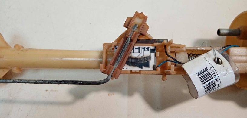 datcik-urovnia-topliva-karbiurator-volkswagen-passat-b3-art-28590-big-1