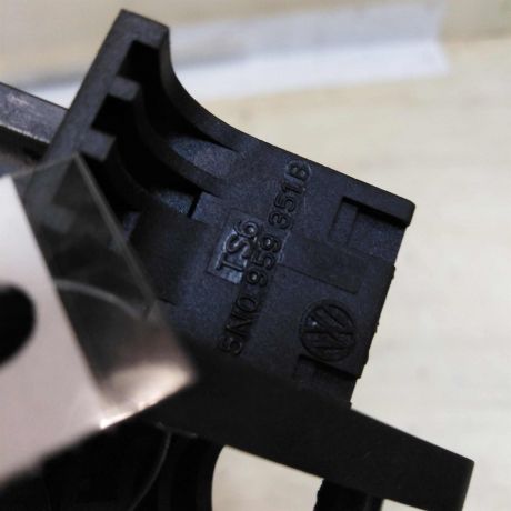 datcik-prodolnogo-uskoreniia-volkswagen-passat-b7-art-40847-big-2