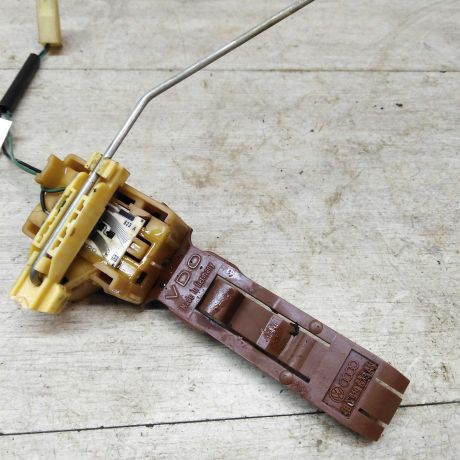 datcik-urovnia-topliva-audi-a6-c5-do-rest-kvatro-24i-art-43433-big-1