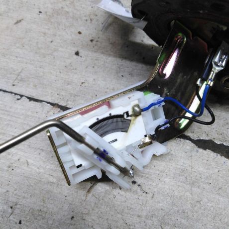 datcik-urovnia-topliva-geely-emgrand-x7-art-103639-big-3