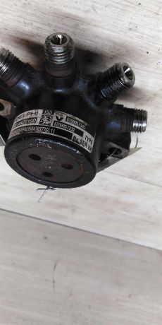 raspredelitel-topliva-reika-toplivnaia-renault-scenic-2-15-dci-art-14392-big-3