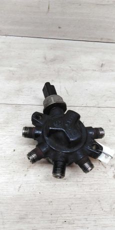 raspredelitel-topliva-reika-toplivnaia-renault-scenic-2-15-dci-art-14392-big-0