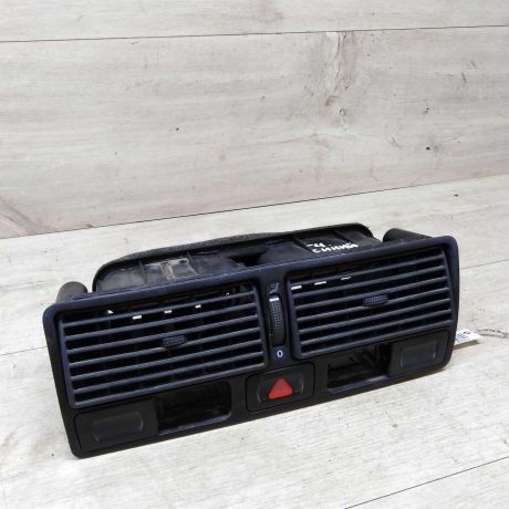 deflektor-centralnyi-obduva-salona-volkswagen-golf-4-art-18125-big-0