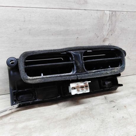 deflektor-centralnyi-obduva-salona-volkswagen-golf-4-art-18125-big-2