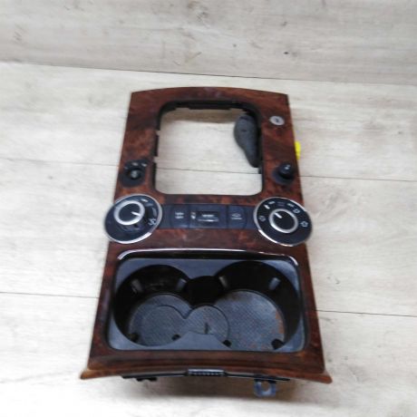 centralnaia-panel-ramka-volkswagen-touareg-podstakannik-art-20007-big-0