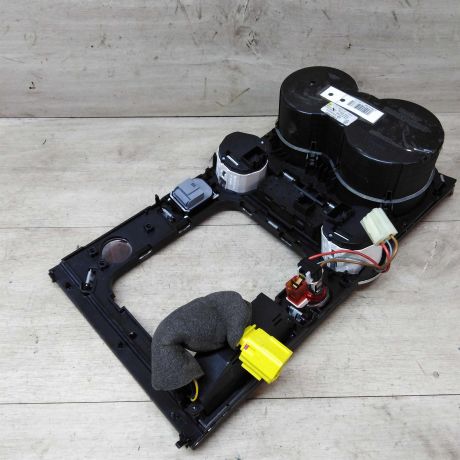 centralnaia-panel-ramka-volkswagen-touareg-podstakannik-art-20007-big-2