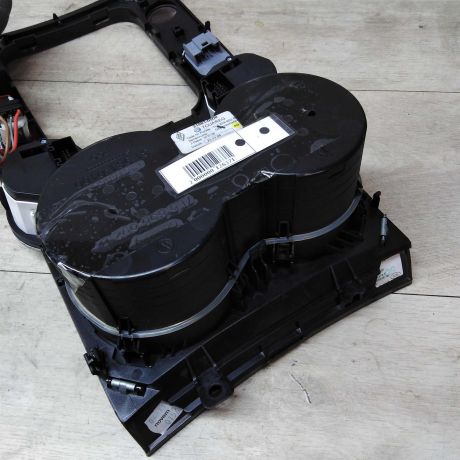 centralnaia-panel-ramka-volkswagen-touareg-podstakannik-art-20007-big-3