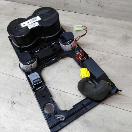 centralnaia-panel-ramka-volkswagen-touareg-podstakannik-art-20007-big-4