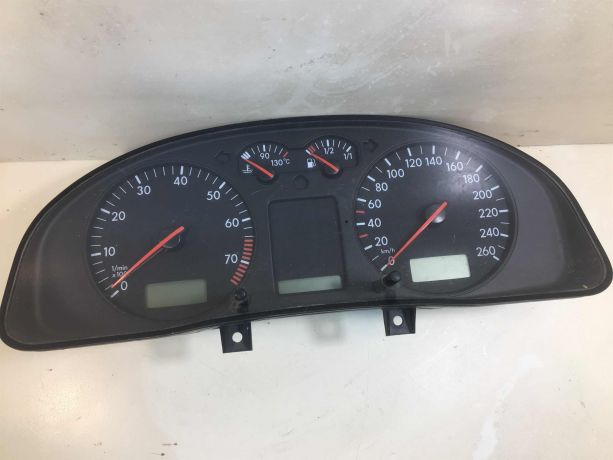 pribornaia-panel-shhitok-volkswagen-passat-b5-art-24557-big-0