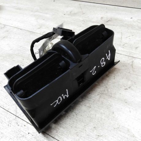 deflektor-obduva-salona-zadnii-audi-a8-d2-art-24966-big-2