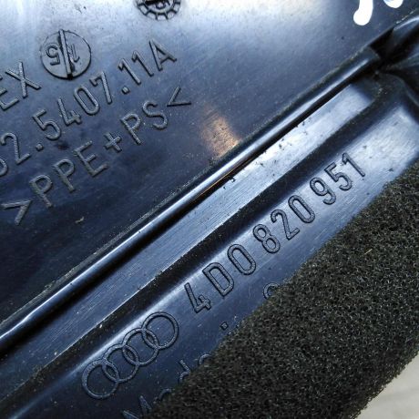 deflektor-centralnyi-torpedy-obduva-salona-audi-a8-d2-art-25025-big-3