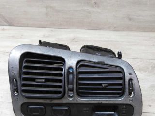 deflektor-obduva-salona-centralnyi-mitsubishi-galant-7-art-27414