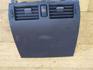 deflektor-centralnyi-s-castiu-torpedo-mazda-3-bk-xetcbek-art-29932