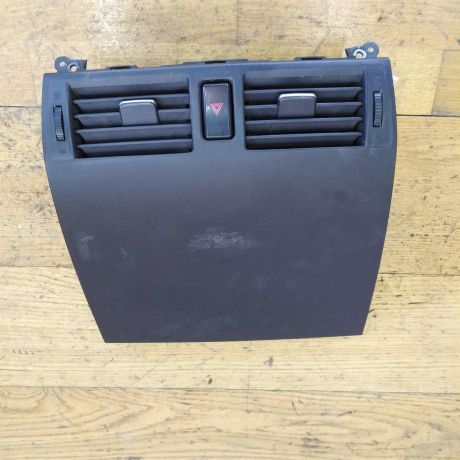 deflektor-centralnyi-s-castiu-torpedo-mazda-3-bk-xetcbek-art-29932-big-0