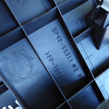 deflektor-centralnyi-s-castiu-torpedo-mazda-3-bk-xetcbek-art-29932-big-3