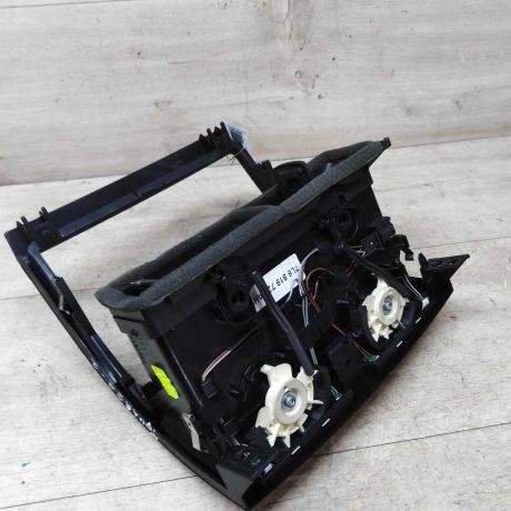 deflektor-obduva-salona-centralnyi-volkswagen-touareg-rest-art-33729-big-1