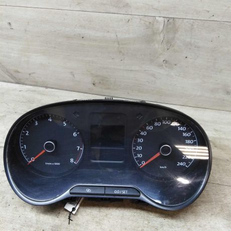 panel-priborov-shhitok-volkswagen-polo-sedan-art-34221-big-0