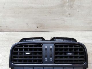 deflektor-obduva-salona-centralnyi-volkswagen-polo-sedan-art-34979