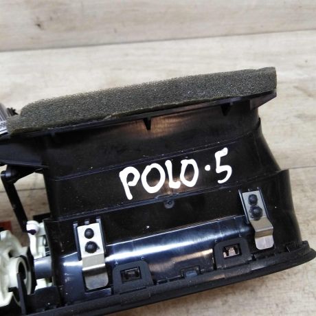 deflektor-obduva-salona-centralnyi-volkswagen-polo-sedan-art-34979-big-2