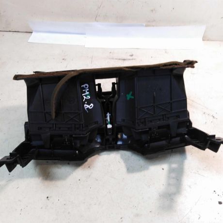 deflektor-centralnyi-obduva-salona-renault-megane-2-sedan-art-35081-big-2