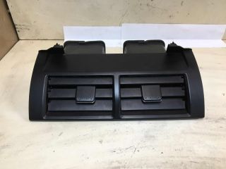 deflektor-centralnyi-obduva-salona-toyota-camry-v50-art-36315