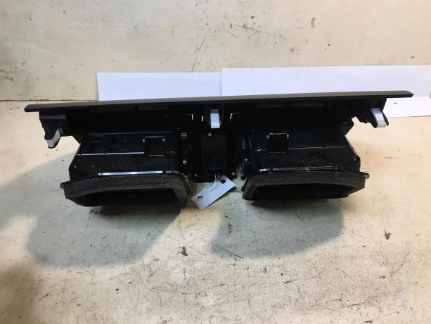 deflektor-obduva-salona-centralnyi-mazda-3-bl-rest-sedan-art-37098-big-2