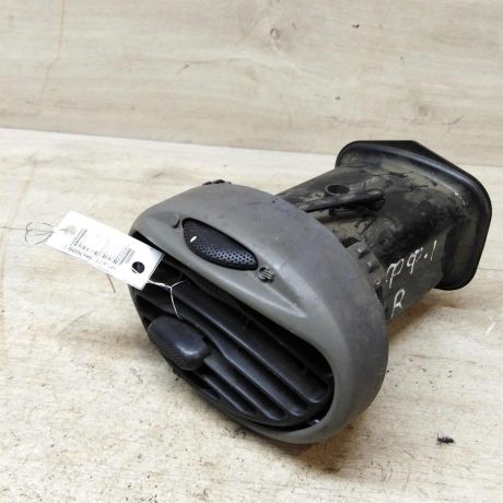 deflektor-obduva-salona-pravyi-ford-focus-1-art-46428-big-1