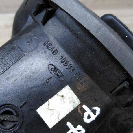 deflektor-obduva-salona-srednii-pravyi-ford-focus-1-art-46479-big-2