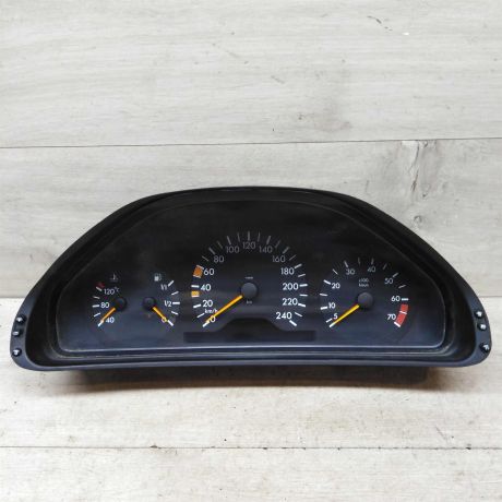 panel-priborov-shhitok-mercedes-e-class-w210-art-51701-big-0