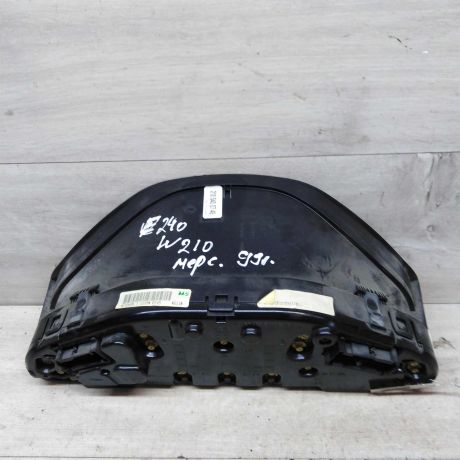 panel-priborov-shhitok-mercedes-e-class-w210-art-51701-big-1