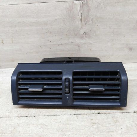 deflektor-obduva-salona-centralnyi-mercedes-e-class-w210-art-51722-big-0