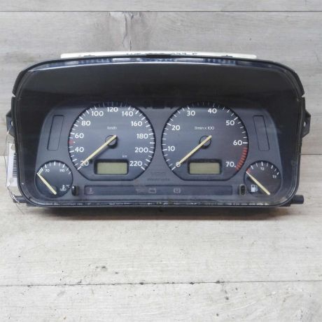 panel-priborov-shhitok-volkswagen-golf-3-art-53854-big-0