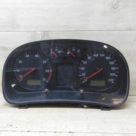 panel-priborov-shhitok-volkswagen-golf-4-art-53902-big-0